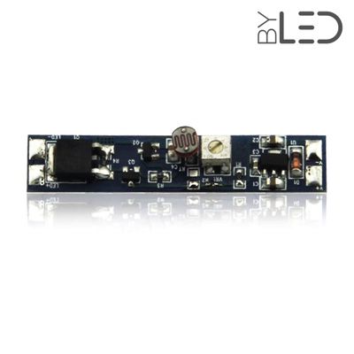 Détecteur sans contact de porte pour profilé ruban LED